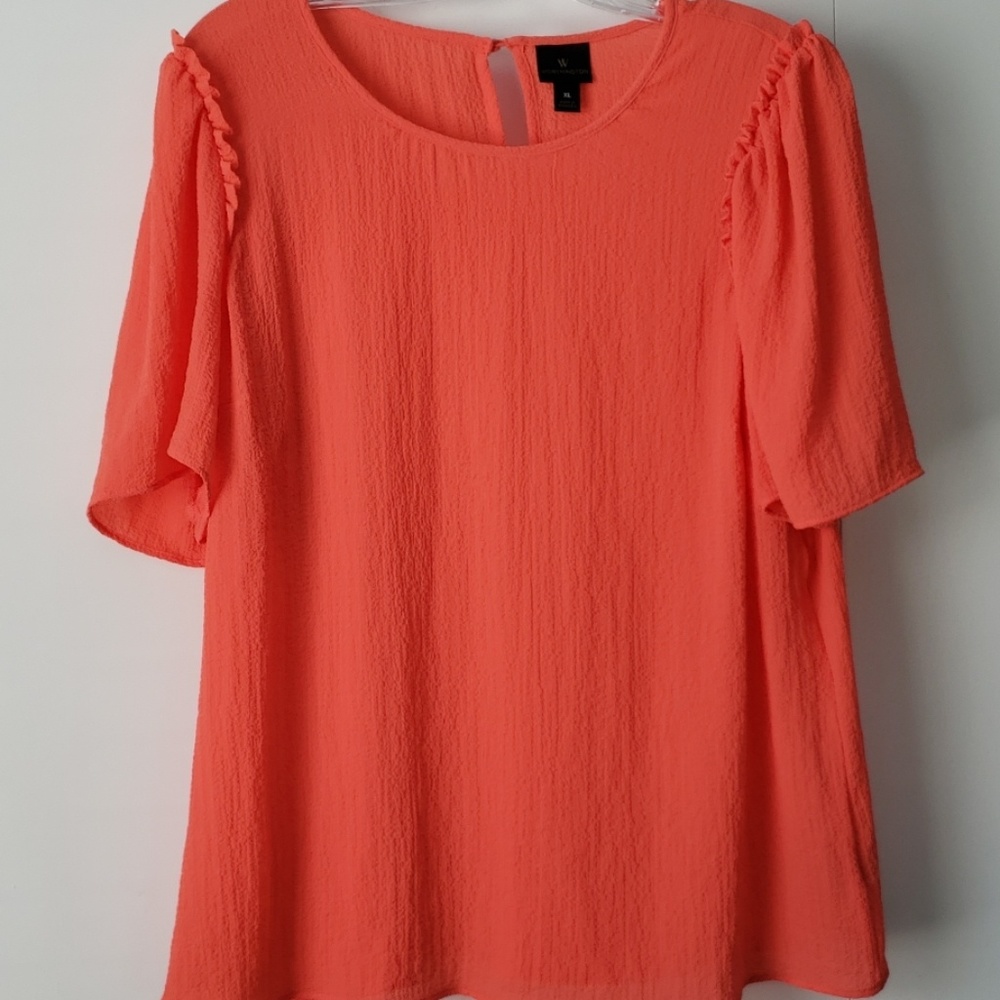 Cute detailed shoulder top